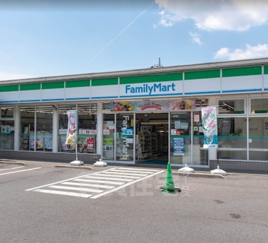 コンビニ　ファミリーマート　調布緑ヶ丘（コンビニ）まで238m