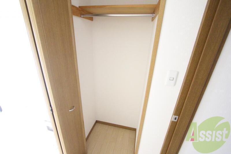 収納　しっかり収納もついています、ロングコートもラクラク収納