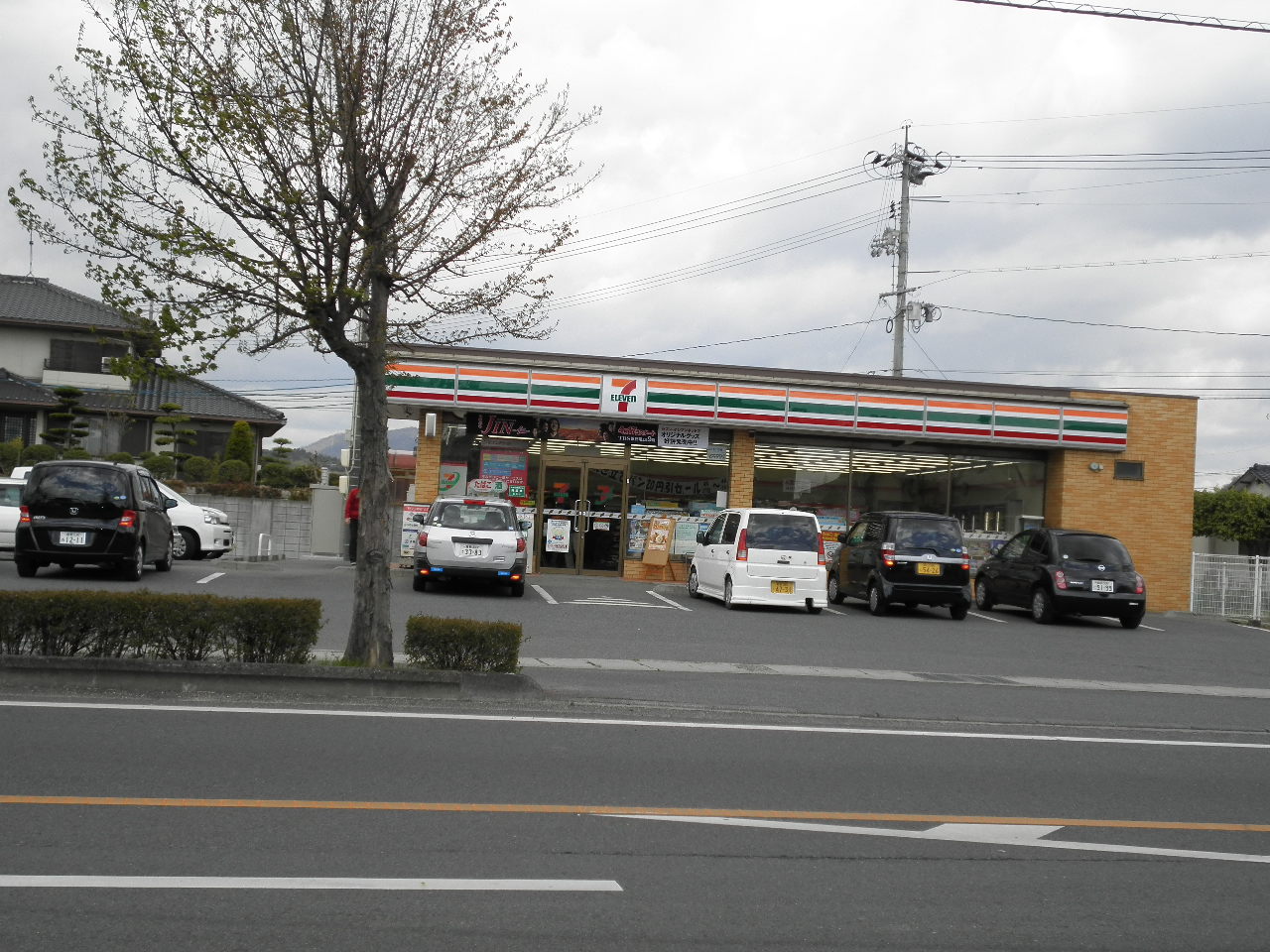 コンビニ　セブンイレブン真備川辺店（コンビニ）まで299m