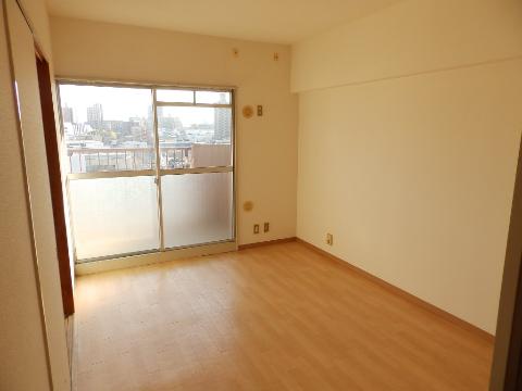 居室・リビング　室内