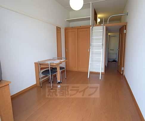 レオパレス嵐山IIの居間写真