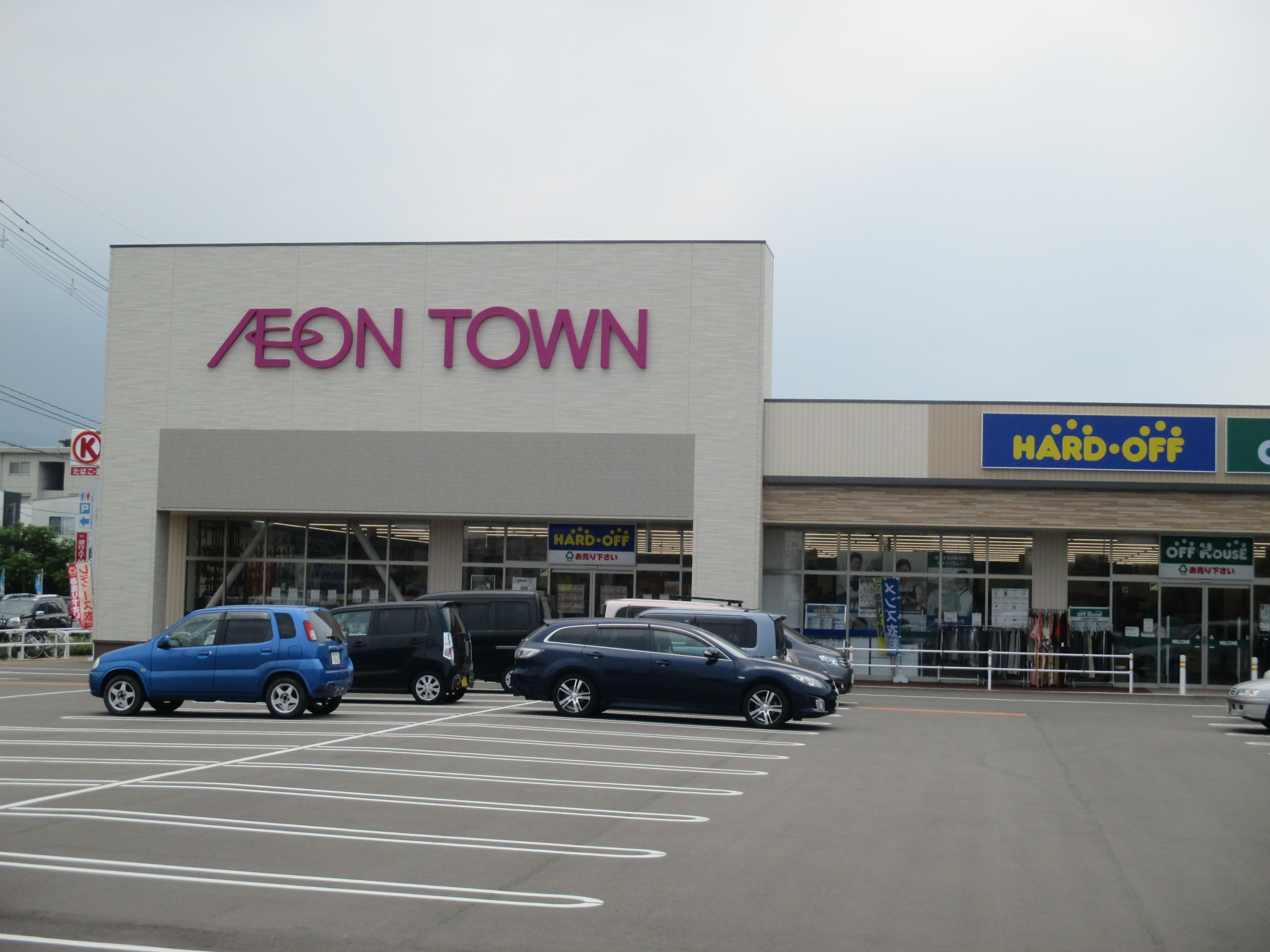 ショッピングセンター　イオンタウン野々市（ショッピングセンター）まで755m