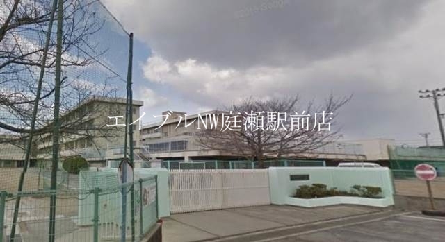 小学校　岡山市立芳泉小学校（小学校）まで2104m