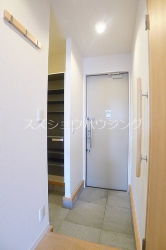 ノースサバービアの玄関写真