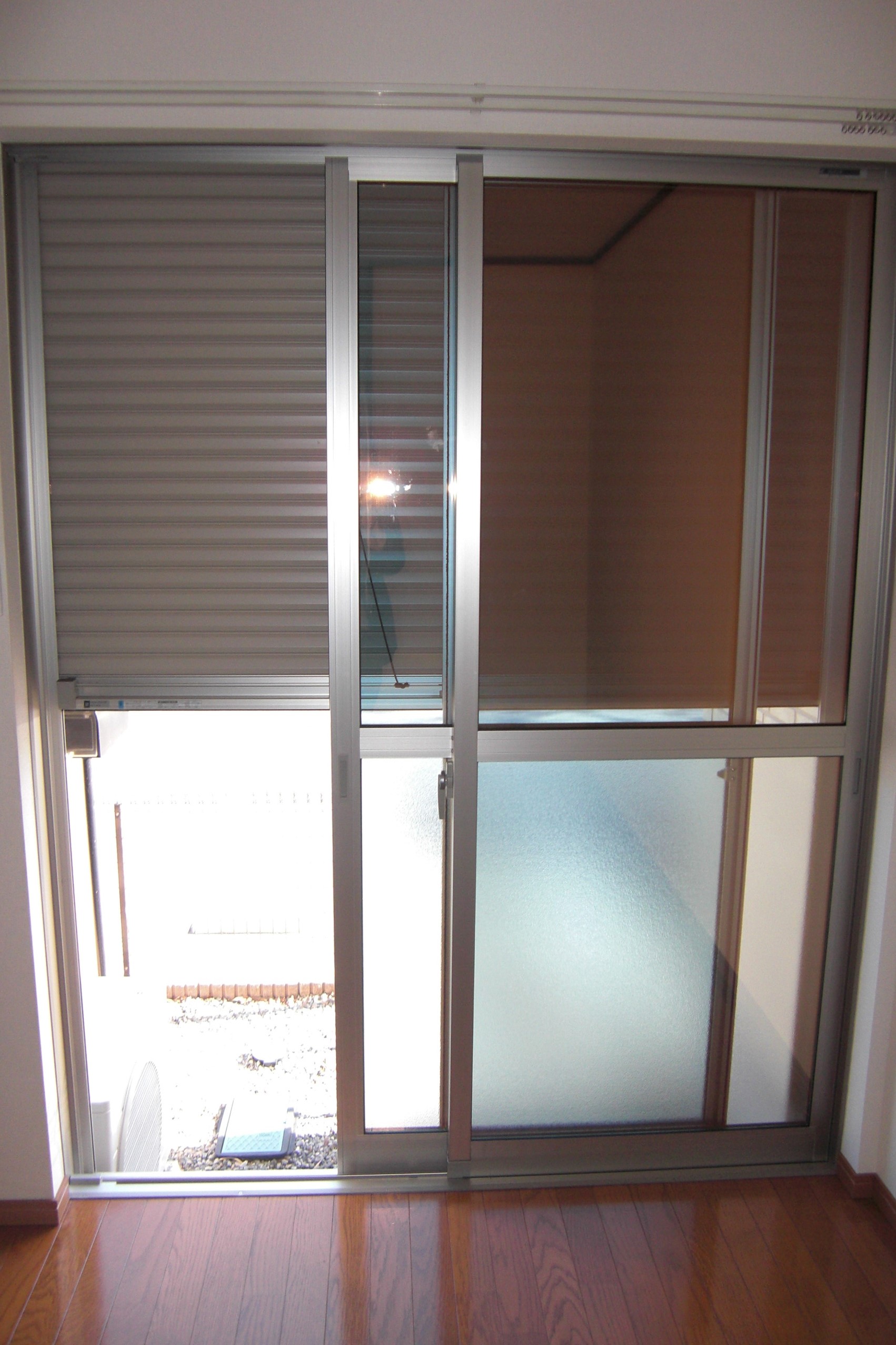 セキュリティ　シャッター付で防犯面も安心です。