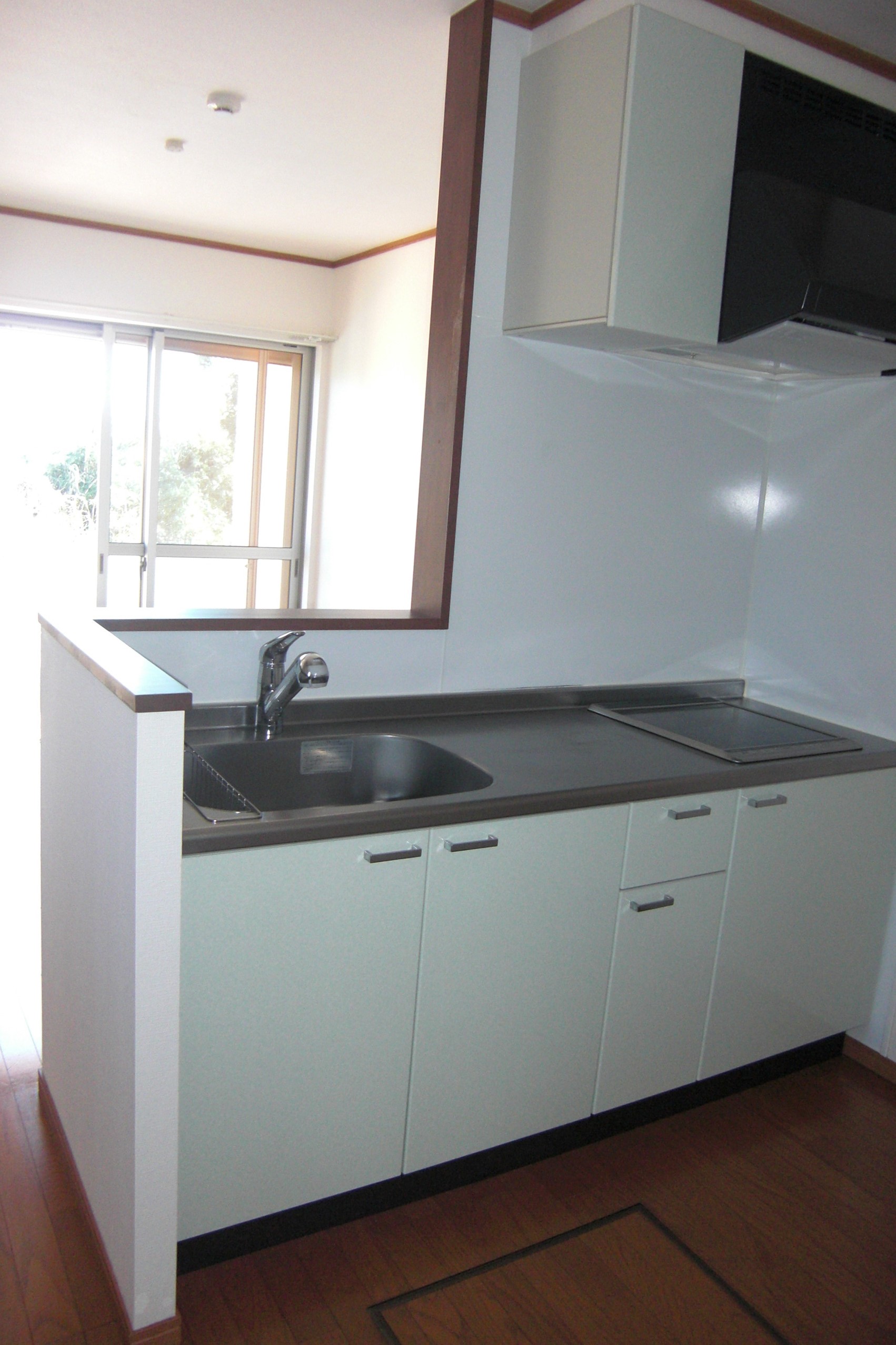 キッチン　カウンタータイプのキッチンです。IH付で火を使わず安心です。