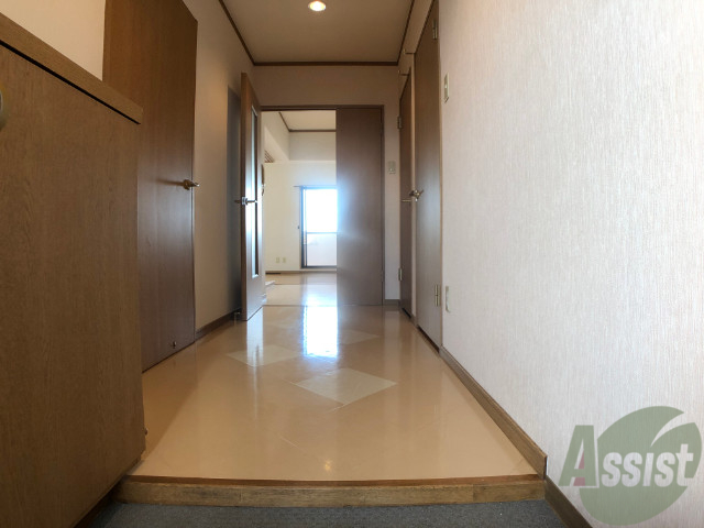 玄関　玄関の様子です。明るい印象ですね。気分もあがりそう。