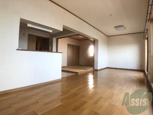 居室・リビング　１４．６帖のＬＤＫです。広々として、きれいですね。