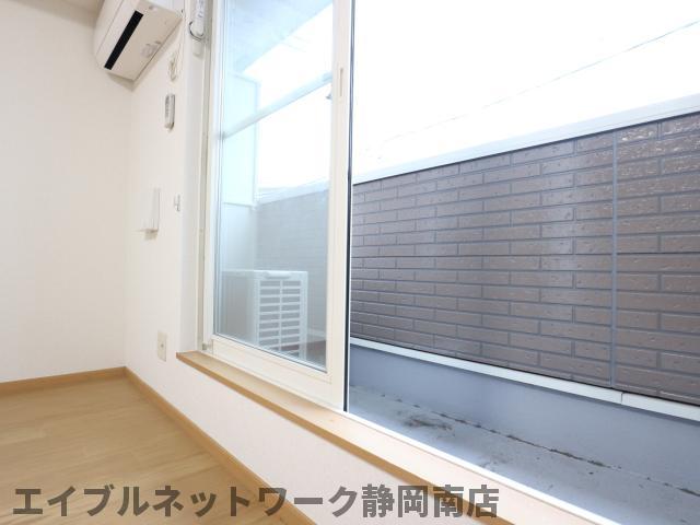 バルコニー　外からの目が気にならないバルコニーで洗濯物が干せます