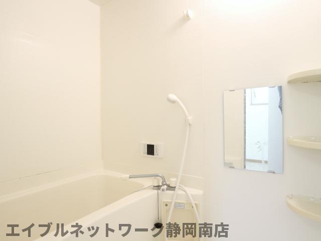 バス・シャワールーム　コンパクトで使いやすいお風呂です