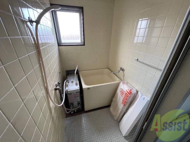 バス・シャワールーム　浴室です。バランス窯付きです。使いようによっては良いですね