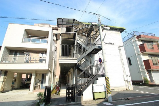 広島市中区白島北町のアパートの建物外観