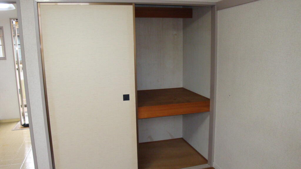 収納　押入れタイプの収納なので収納力があります。