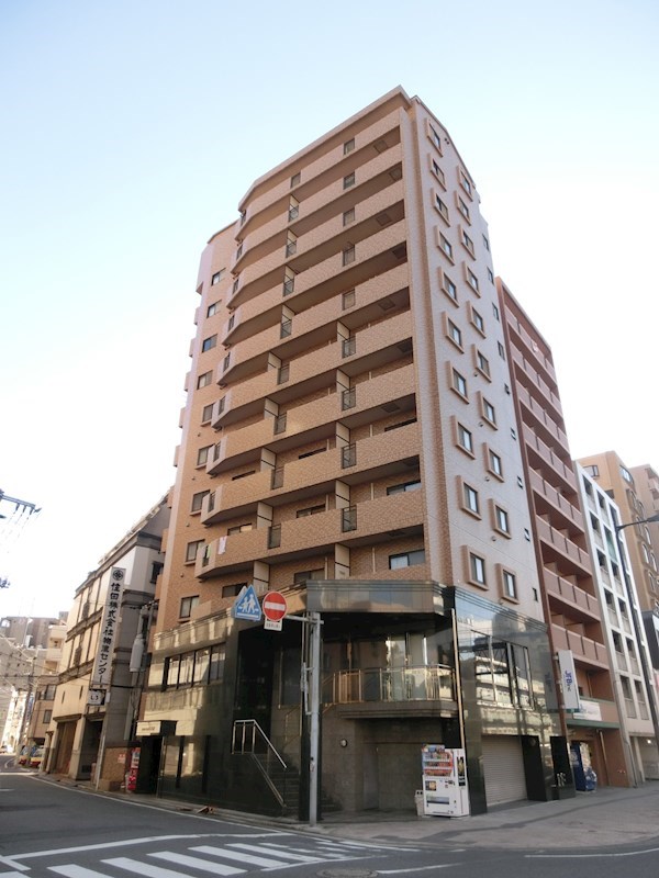 広島市中区東平塚町のマンションの建物外観
