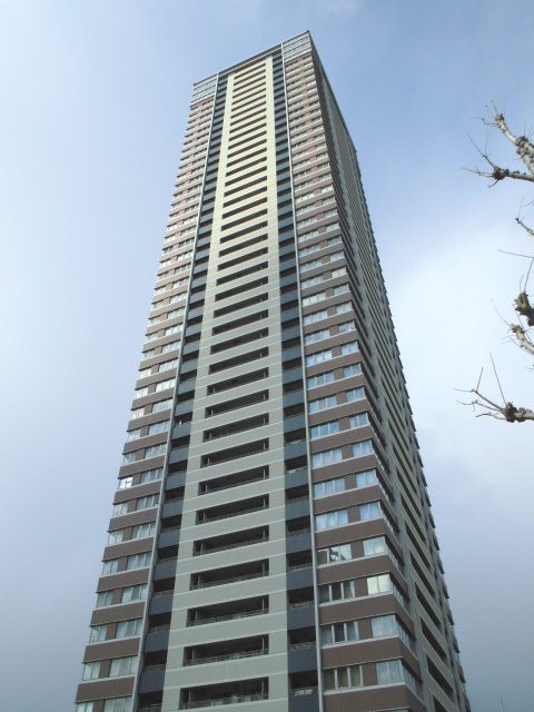 ローレルタワーサンクタス梅田の建物外観