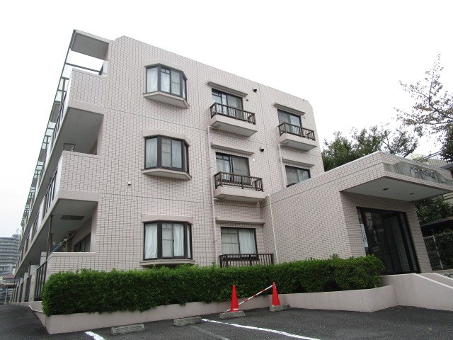 横浜市港北区綱島西のマンションの建物外観