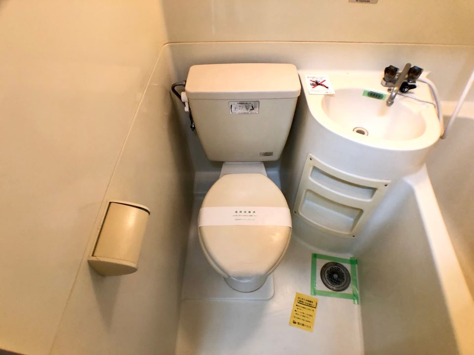 トイレ　清潔感のあるユニットバス