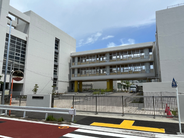 小学校　市立緑園義務教育学校（小学校）まで821m