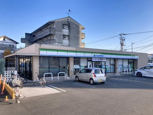 コンビニ　ファミリーマート 高知大津バイパス店（コンビニ）まで246m