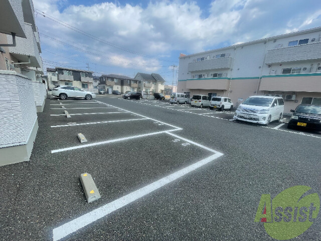 【仙台市若林区なないろの里のアパートの駐車場】