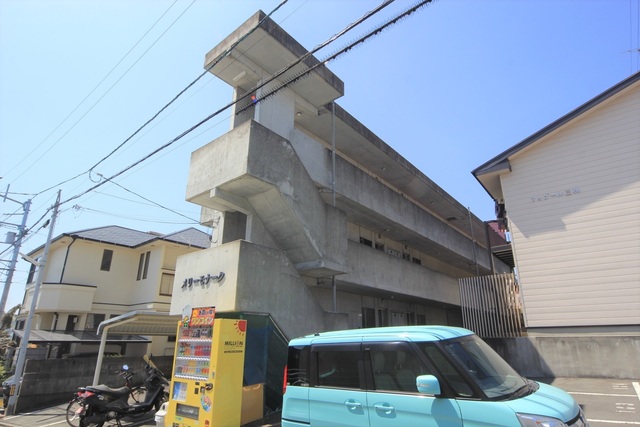 【松山市衣山のマンションの建物外観】