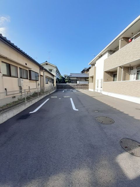 【松山市北斎院町のアパートの駐車場】