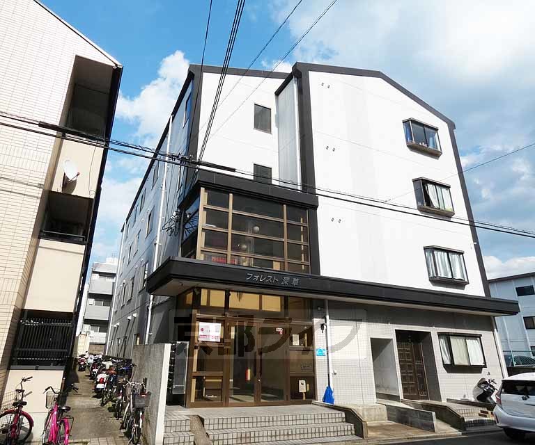 京都市伏見区深草西浦町７丁目のマンションの建物外観