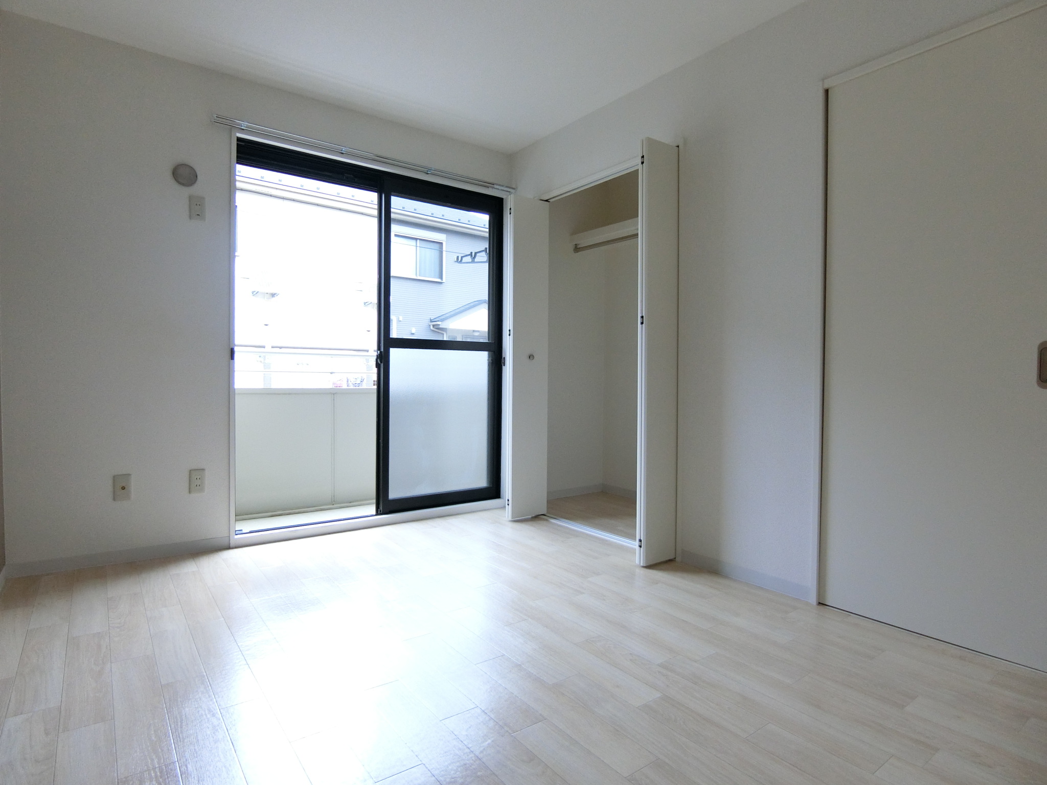 居室・リビング　※同物件、別部屋になります。