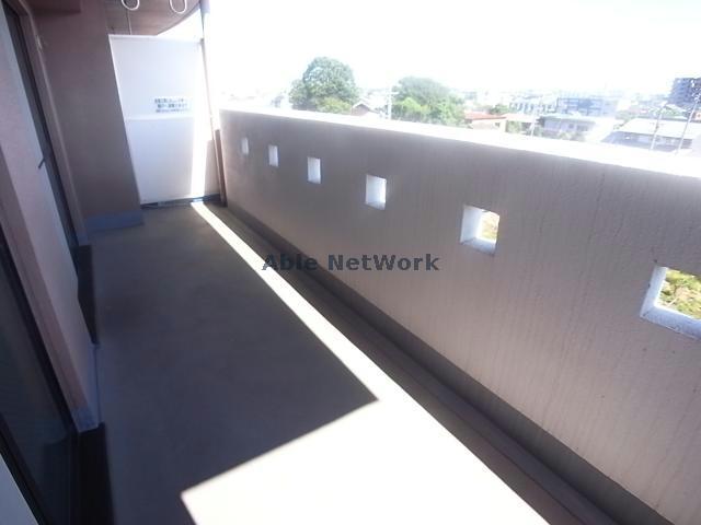 バルコニー　同型タイプ部屋