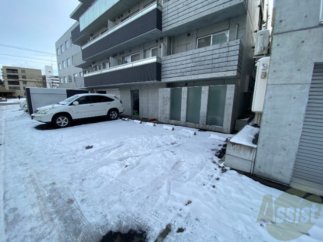 【札幌市中央区南六条西のマンションの駐車場】