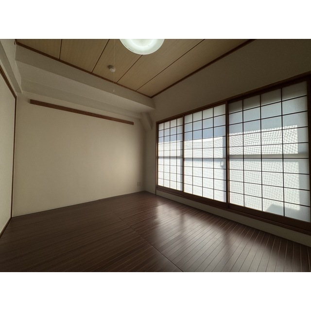 居室・リビング　畳にフローリングカーペットを敷きました♪