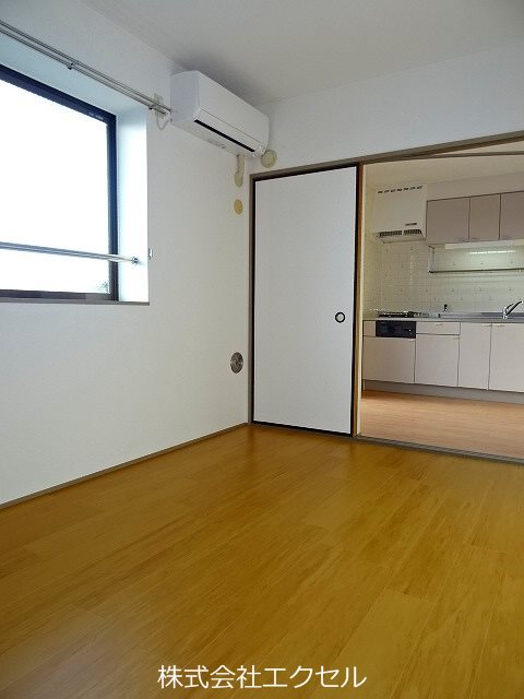 居室・リビング　南西向きで明るいリビングです。