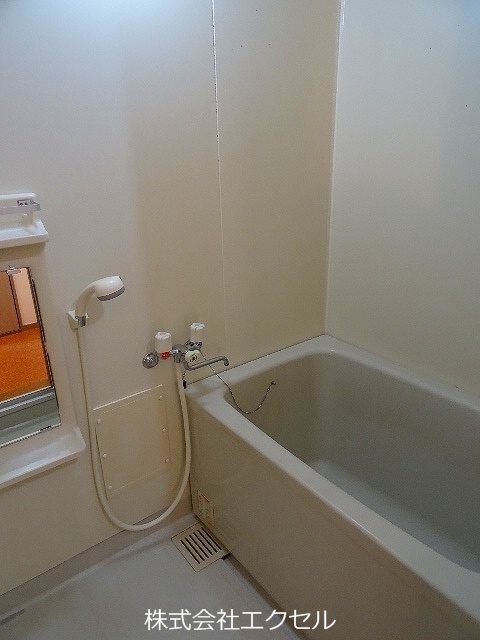 バス・シャワールーム　ゆったり入れるお風呂です。