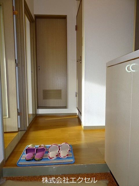 玄関　シューズBOX完備の玄関です。