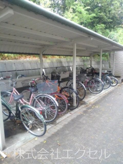 その他共有部分　屋根付の駐輪場です。