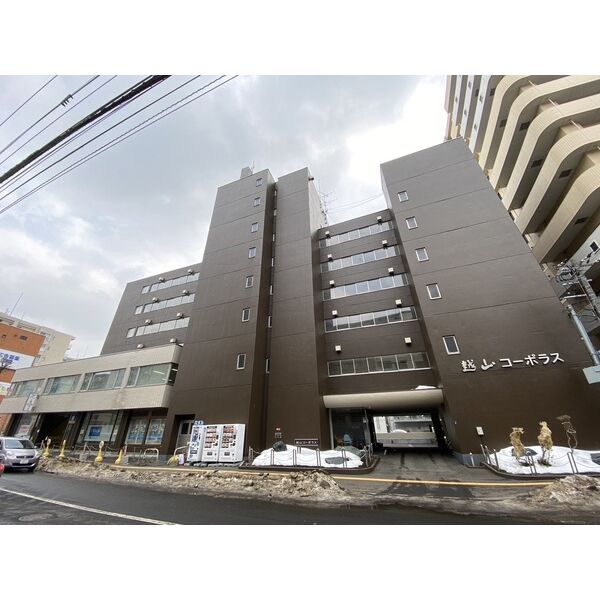 札幌市北区北二十三条西のマンションの建物外観