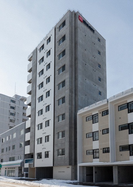 札幌市豊平区豊平三条のマンションの建物外観