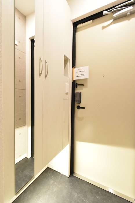 玄関　姿見付きシューズボックス