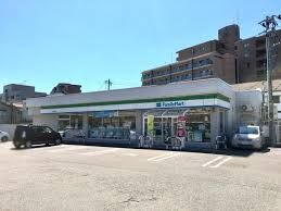 コンビニ　ファミリーマート 上大川前通店（コンビニ）まで256m