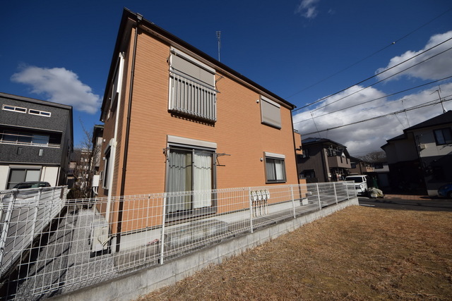 町田市小山ヶ丘のアパートの建物外観