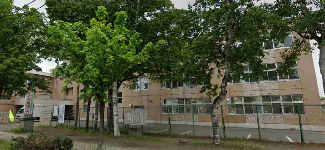 小学校　南線小学校（小学校）まで452m