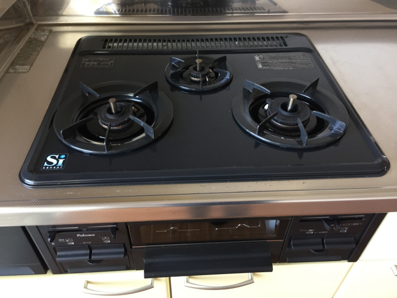 キッチン　お料理ラクラク三口コンロ