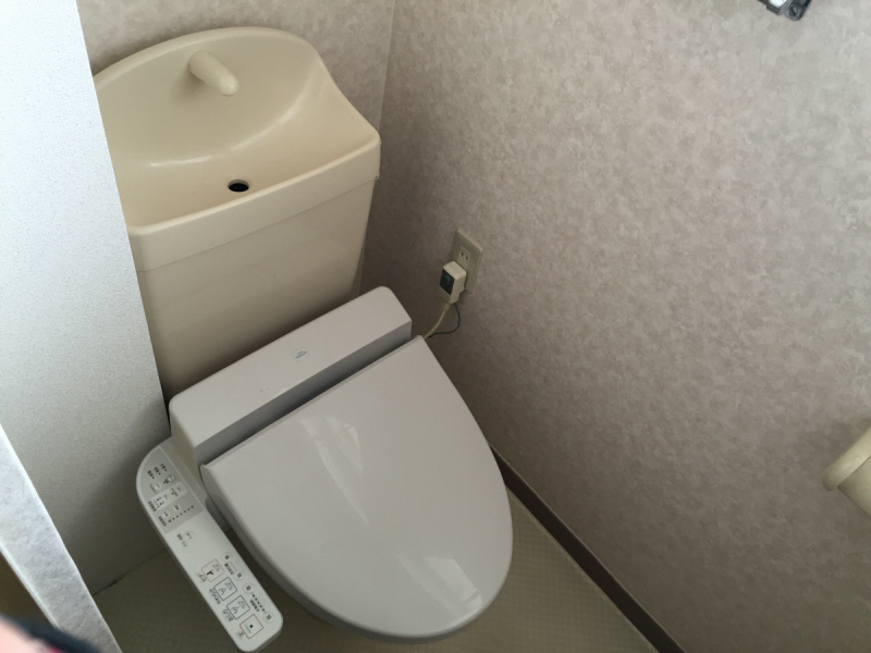 トイレ　温水洗浄便座