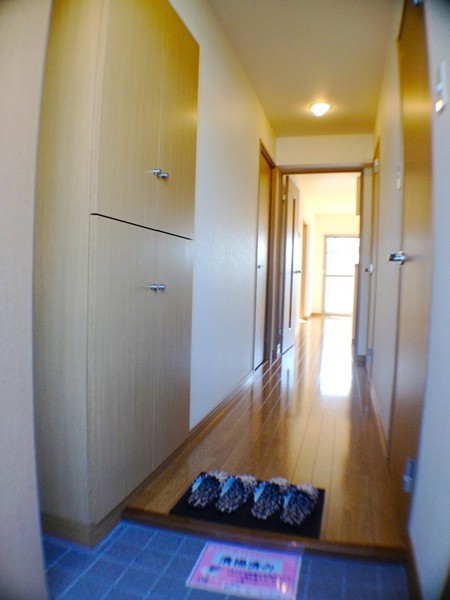 玄関　シューズボックス付き玄関です！大容量で便利！