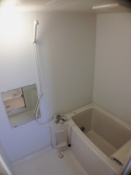 バス・シャワールーム　追い炊き付きお風呂！経済的ですね！