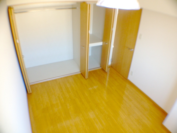 収納　各居室に収納があり、充実しております。