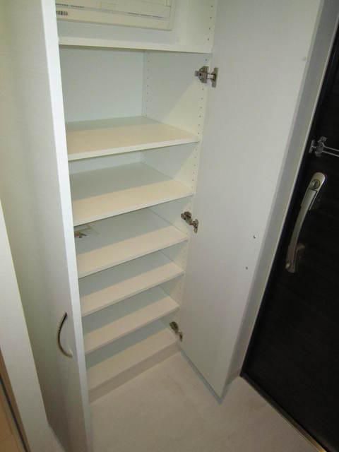 収納　トールタイプのシューズＢＯＸ完備しています。