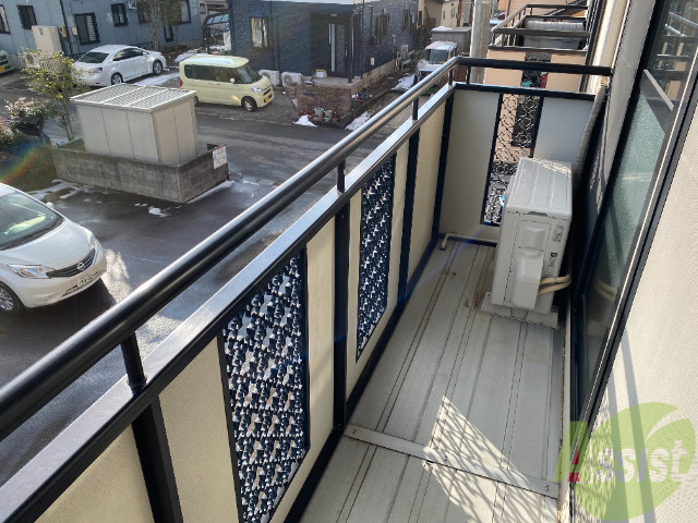 バルコニー　バルコニーには洗濯物がはかどりそうなスペースがあります。