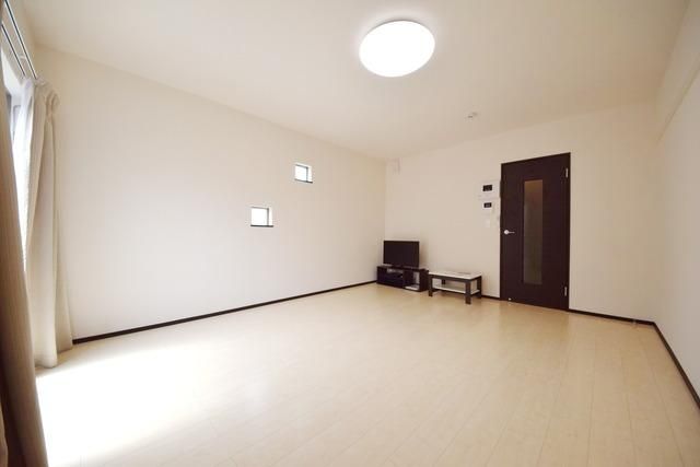 居室・リビング　洋室　別アングル