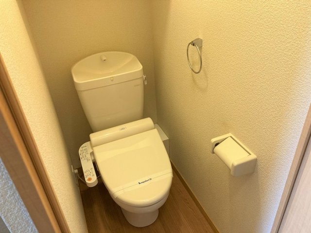 トイレ　温水洗浄便座付き